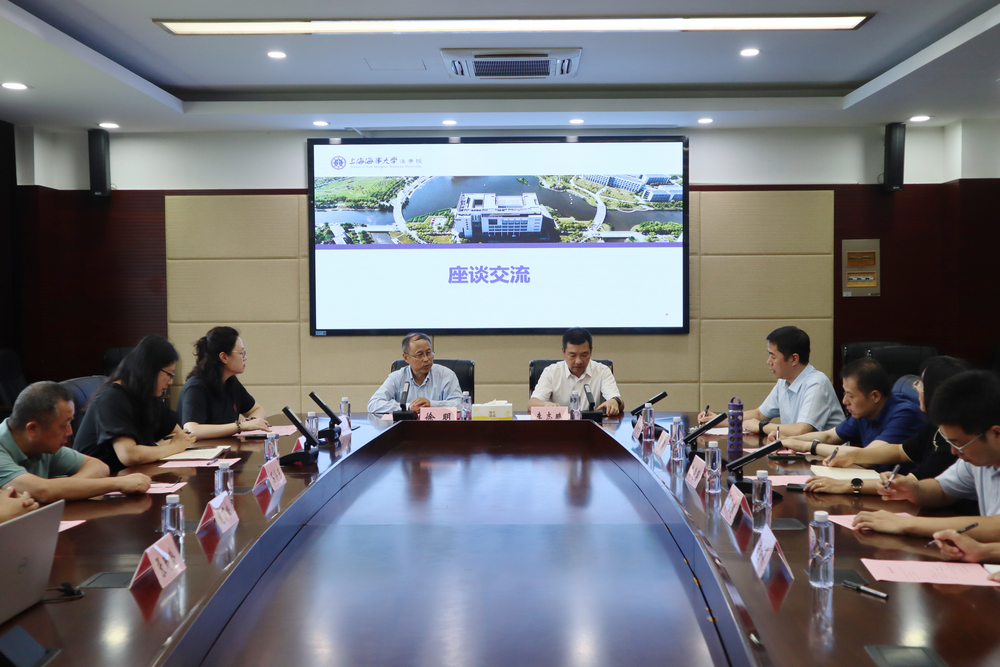 学校北美校友会理事长徐明校友返校与师生交流座谈