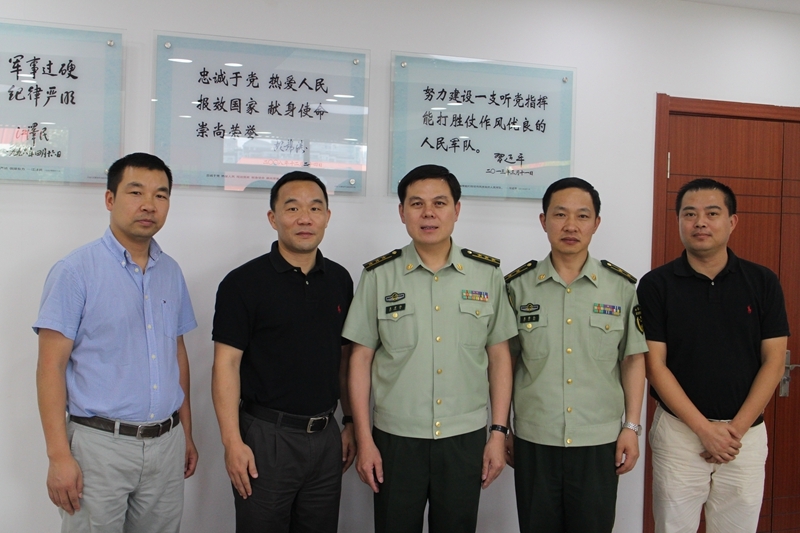 我校慰问共建部队官兵