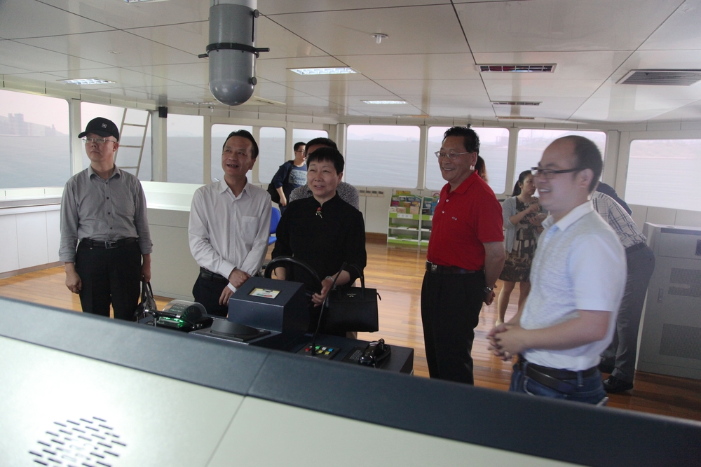 参观航海模拟器