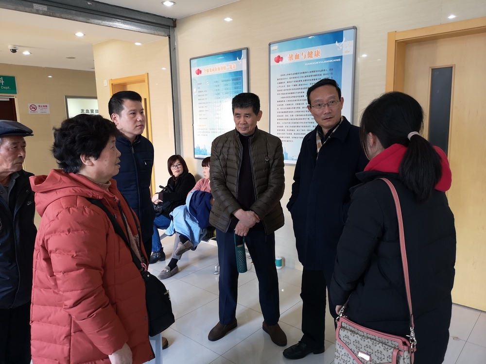 黄有方校长亲切慰问蒋涛老师家属