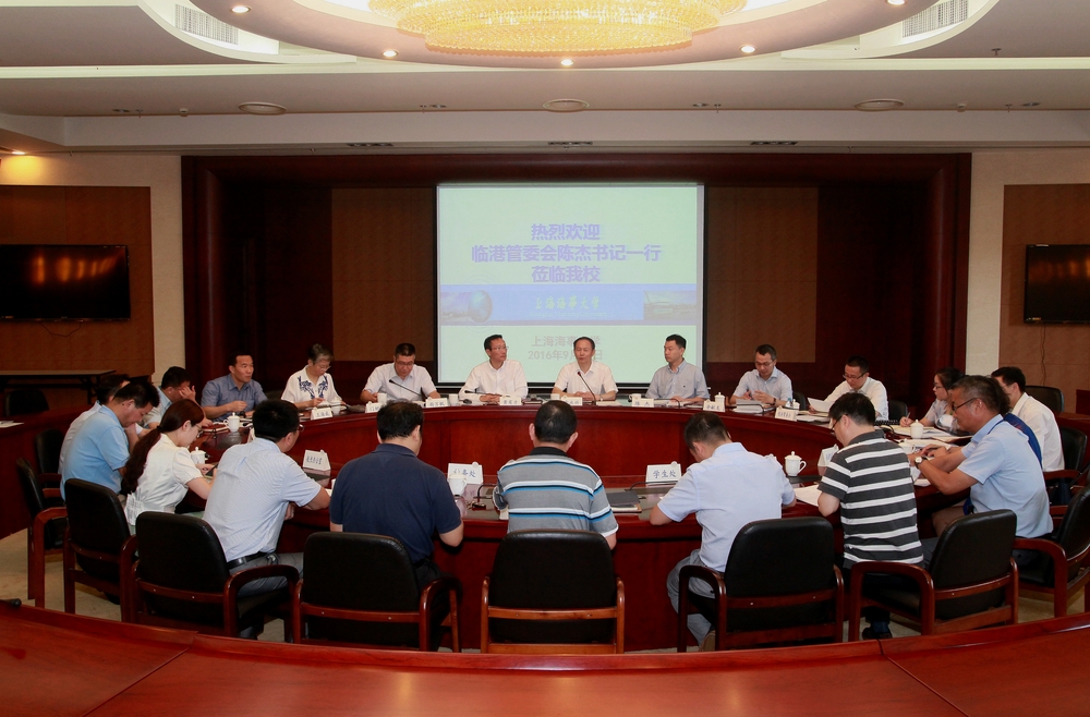 临港管委会党组书记陈杰一行来校调研