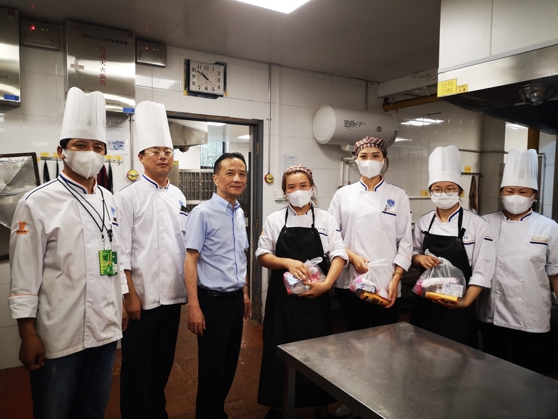 严伟副校长检查暑期后勤服务保障相关工作