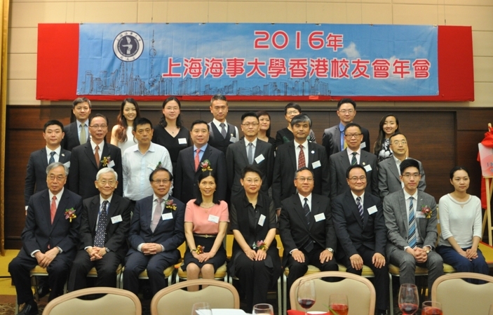 年会主礼嘉宾与新一届执行委员会合影