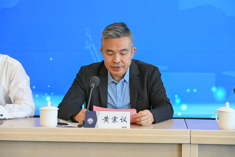 泉州校友会秘书长黄宗议讲话