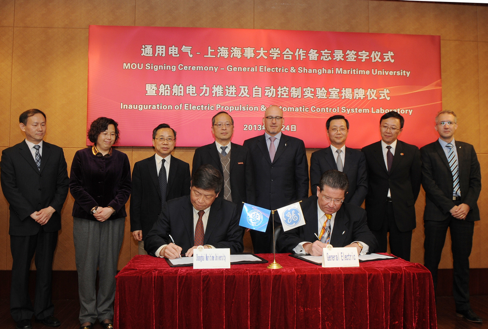 通用电气 Power Conversion中国区总裁兼首席执行官金飞翔和上海海事大学副校长肖宝家签署合作备忘录