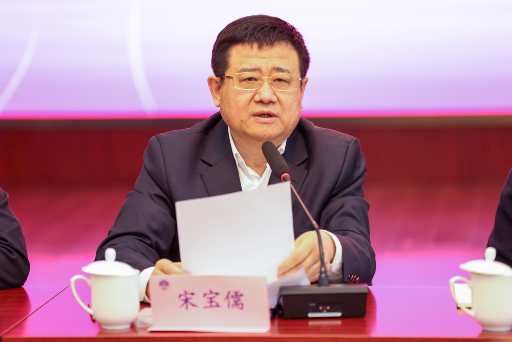 学校举行纪念“三八”国际妇女节114周年暨先进表彰大会