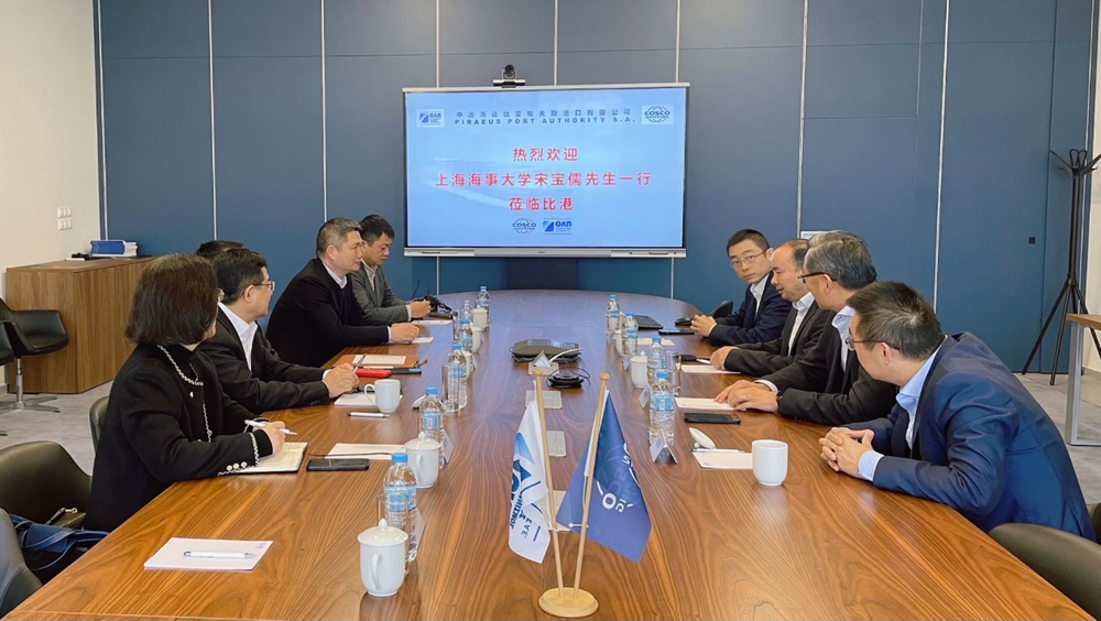 在希腊与中远海运比雷埃夫斯港口有限公司代表会谈