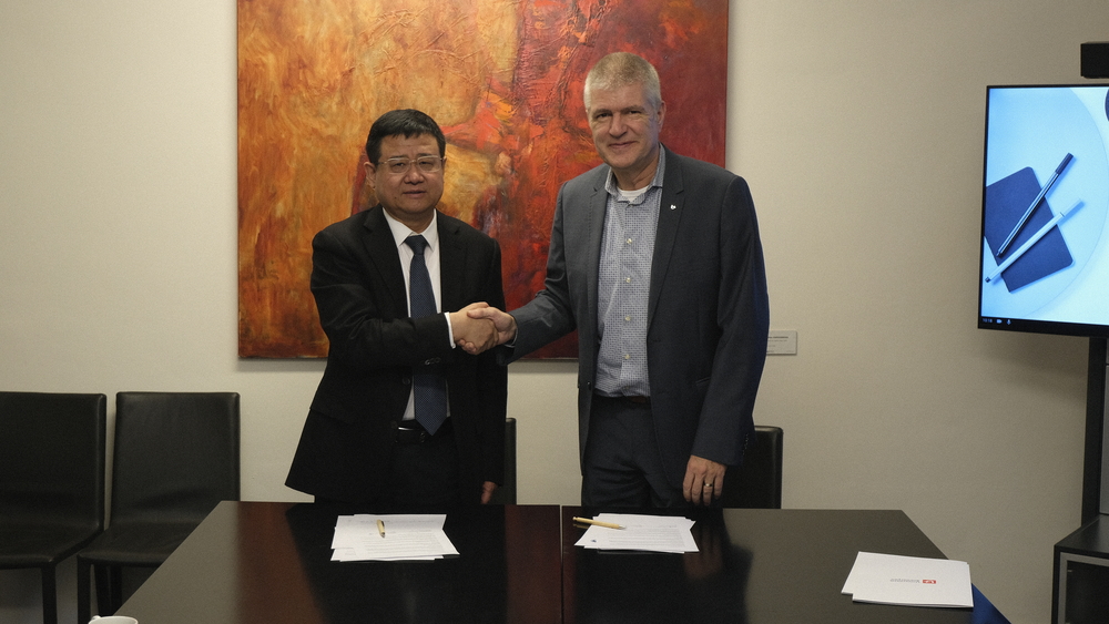 与比利时安特卫普大学续签合作协议