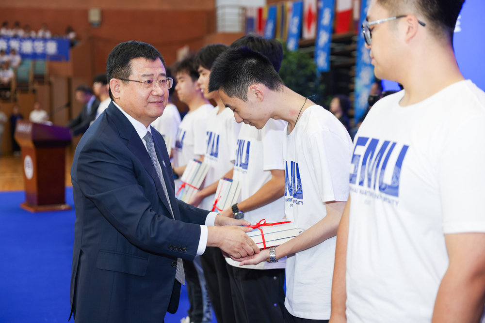 上海海事大学举行2025级研究生开学典礼