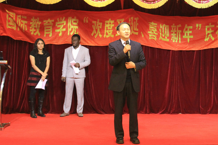 国际教育学院举办圣诞迎新联欢会