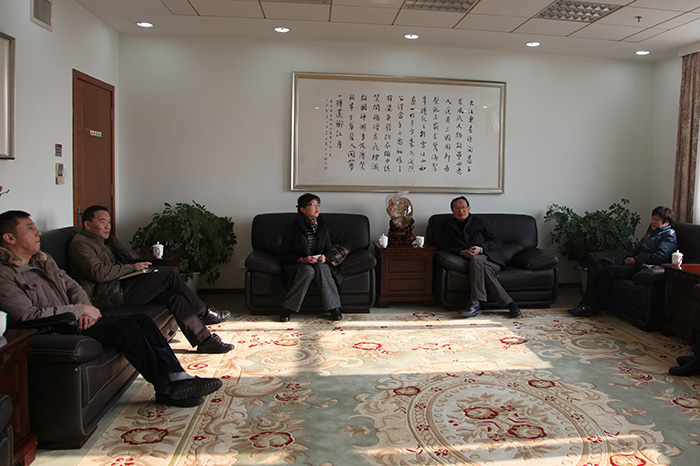 浦东新区领导来校座谈交流