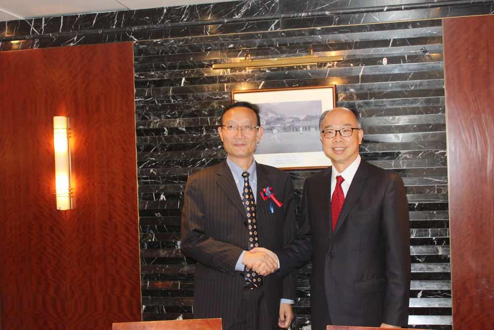 与香港运输房屋局局长陈帆会谈