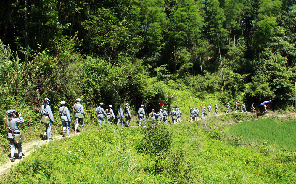 上海大学生意见领袖培训营在井冈山顺利举行