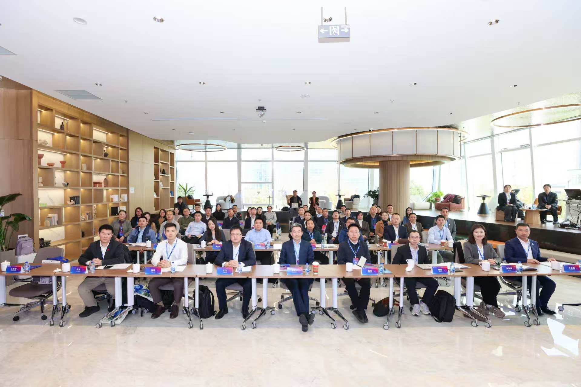 上海海事大学成功举办首届全球海事数智人才培养与创新研讨会