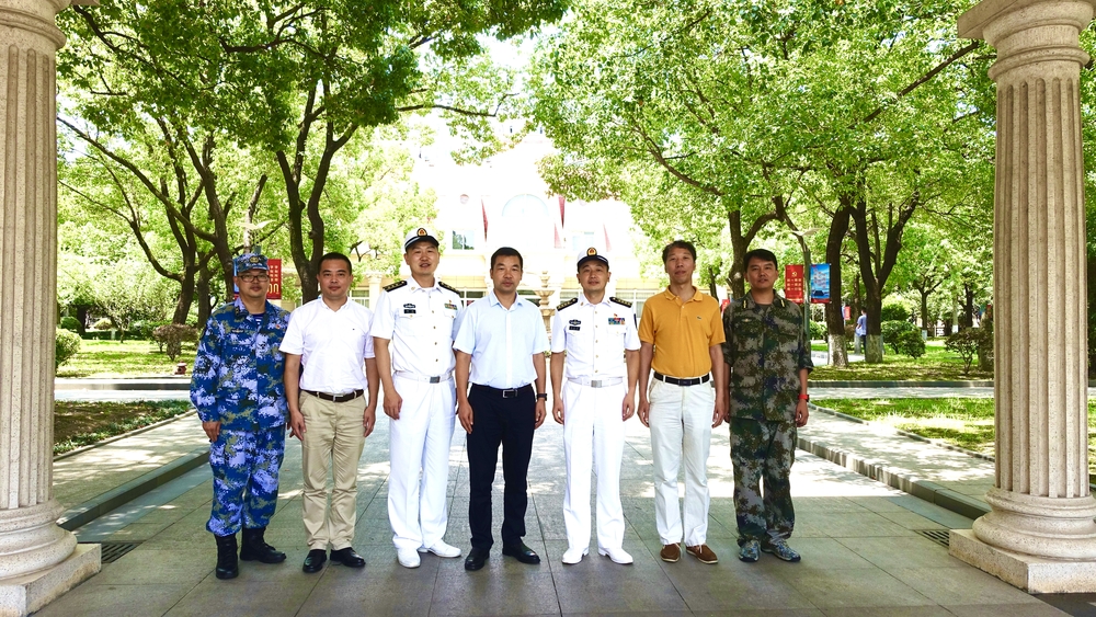 慰问共建部队官兵