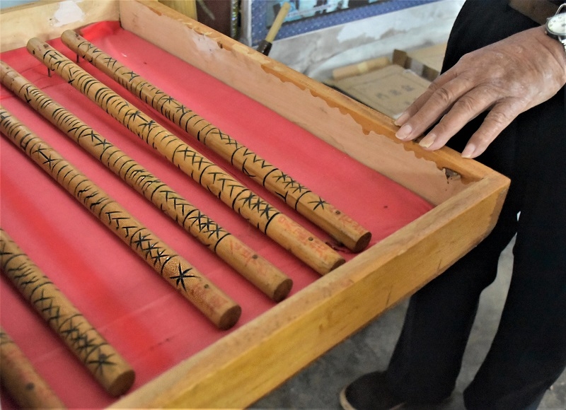 潘家相老人的刻道博物馆收藏的刻道棒