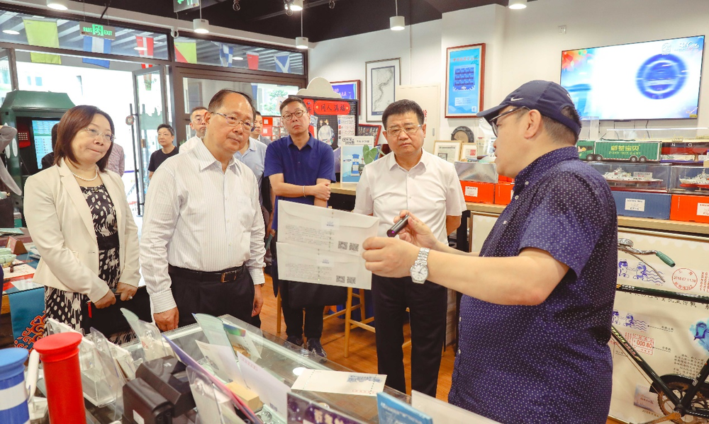 参观航海主题邮局