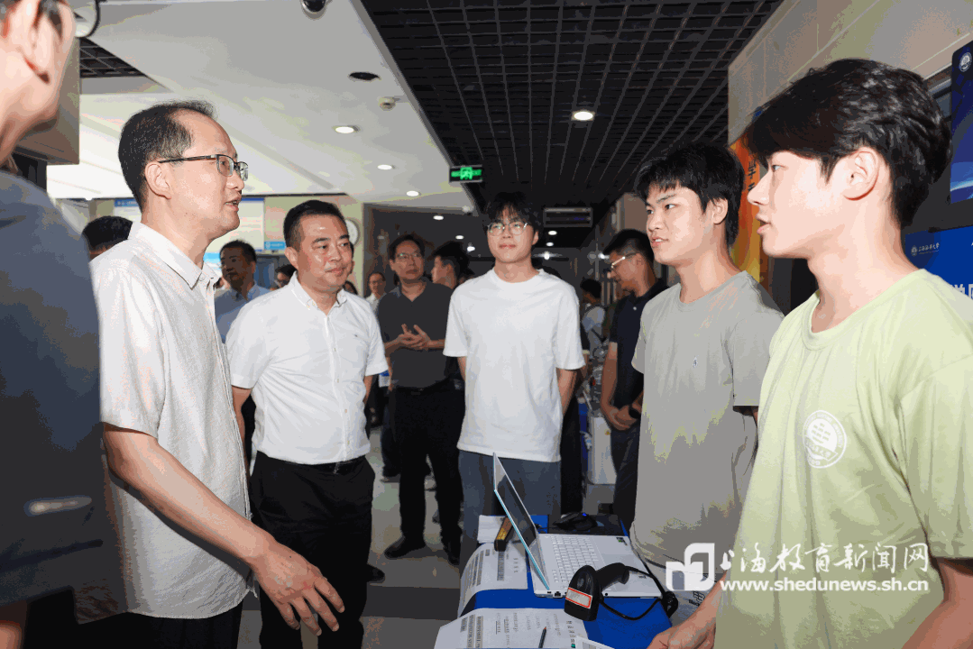 上海海事大学2026级7500余名新生报到入学 推出多个暖心迎新服务