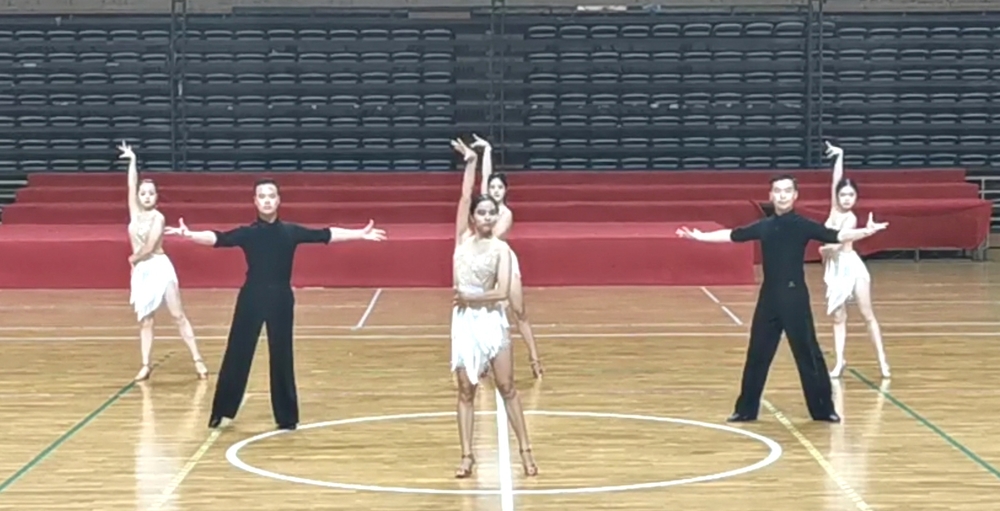 我校体育舞蹈校队部分成员