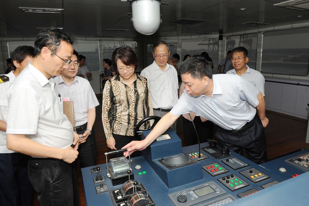 参观航海模拟器