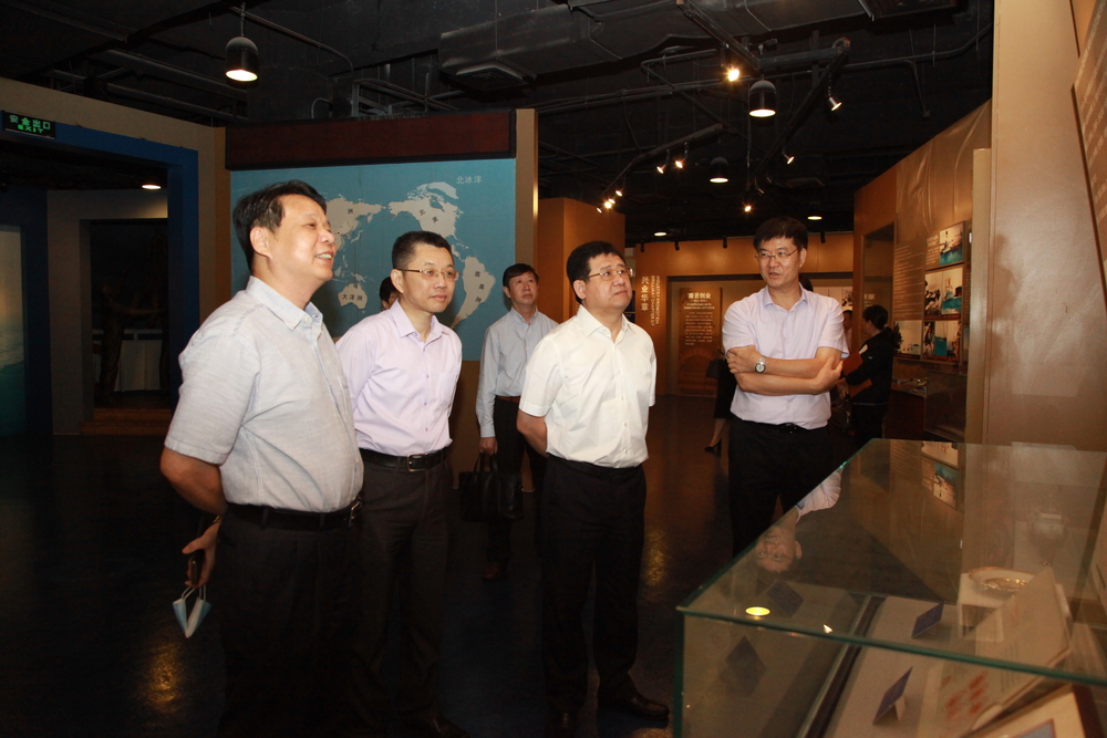 参观中国救捞陈列馆