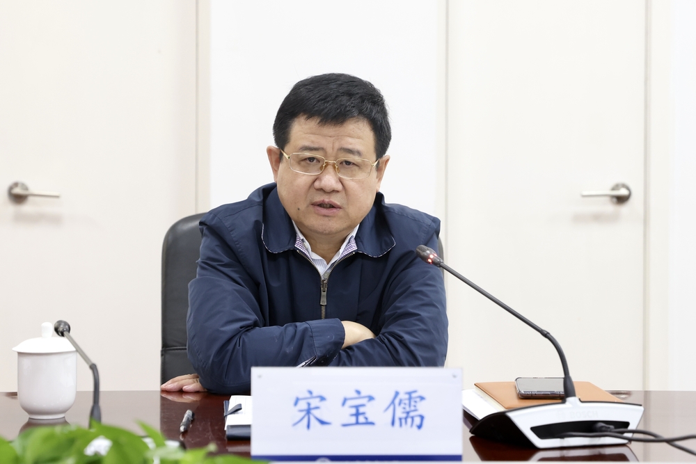 学校举办青年教师座谈会