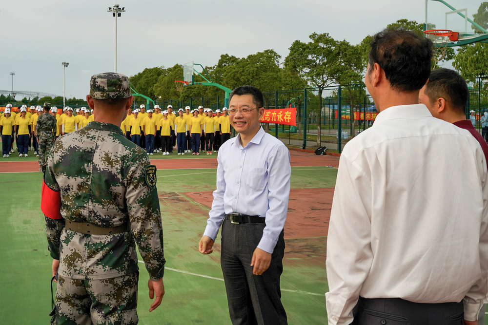 校领导慰问军训教官及2020级参训学生