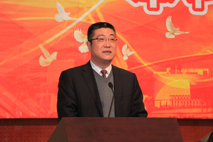 杨万枫副校长作报告