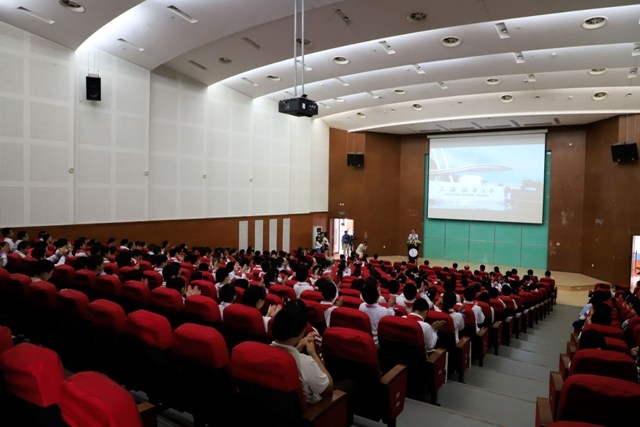 “儿童大学”智慧课程《向南极进发》新书发布会暨“儿童大学”大讲堂启动仪式现场