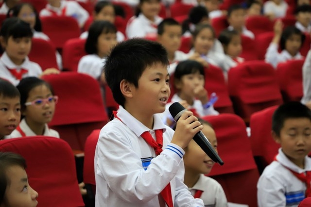 “儿童大学”大讲堂第一课开讲