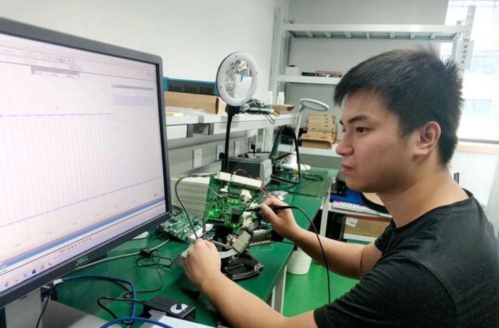 黄依笛在知从科技公司工作