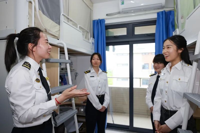 “金牌船长”来了！上海海事大学推动育人阵地前移至学生生活一线