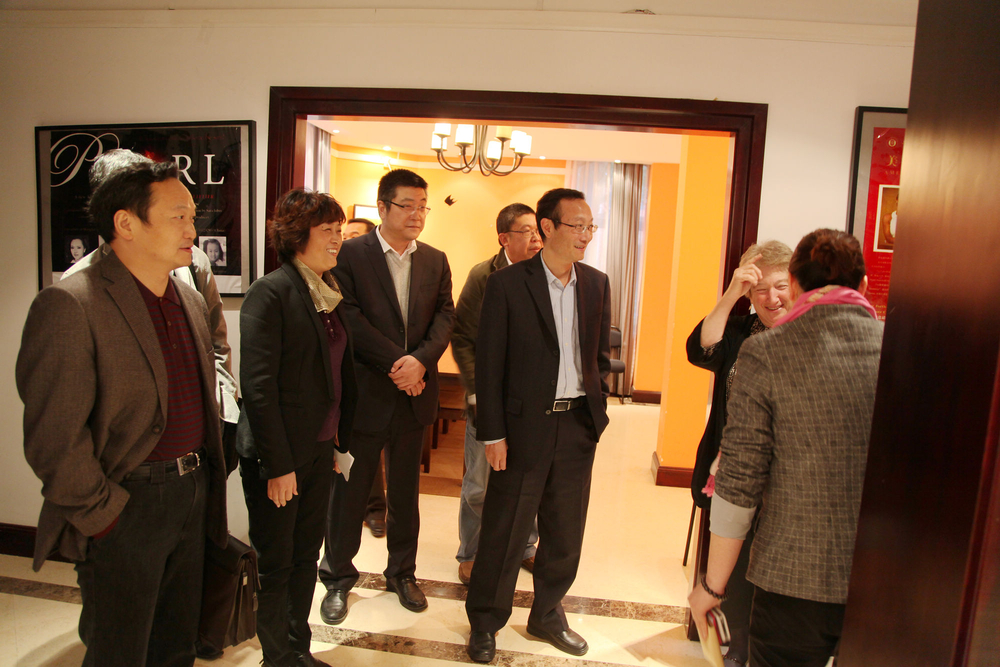 参观美国文化交流中心