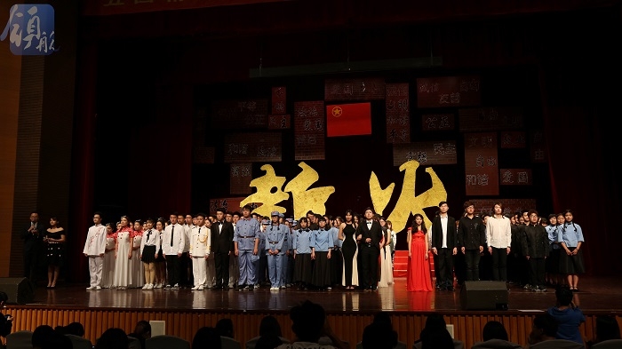 全体演职人员合影留念