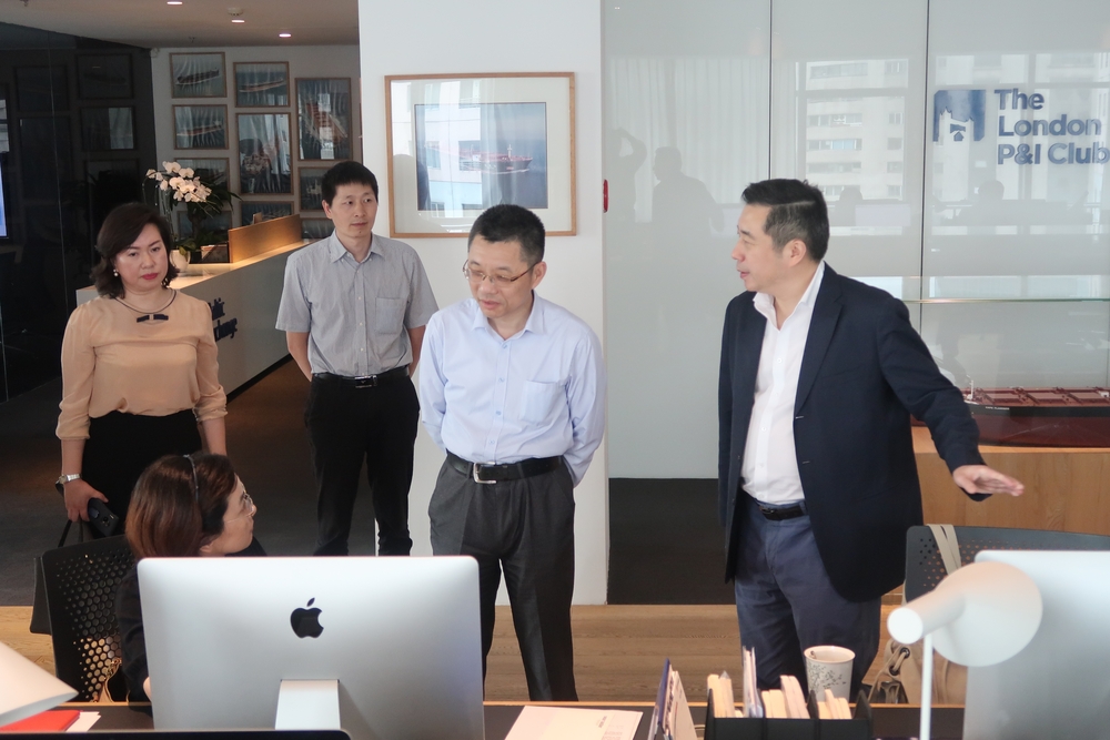  陆校长了解公司运营情况