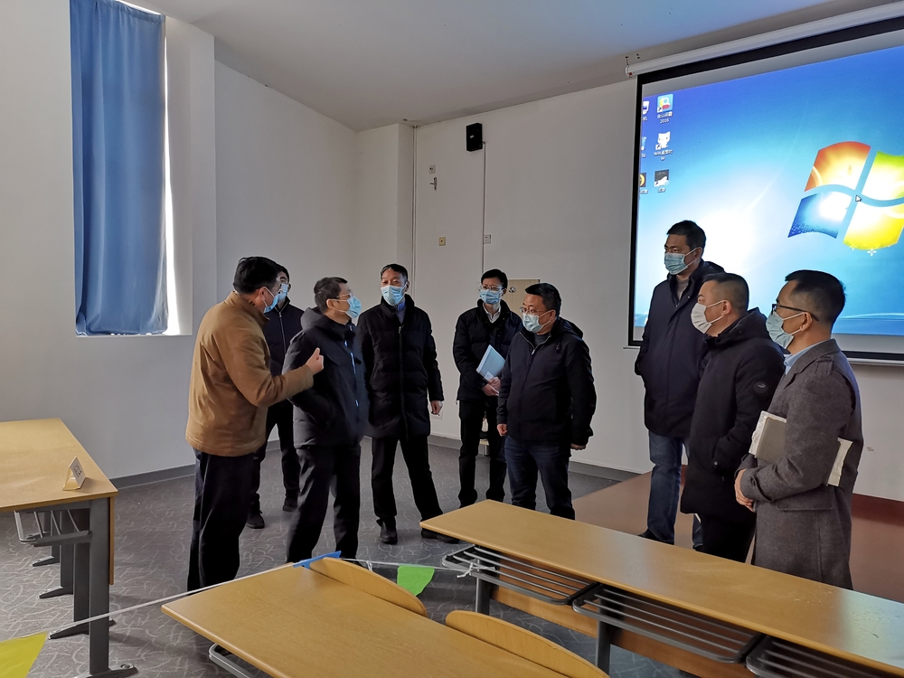 陆靖校长带队检查新学期开学工作