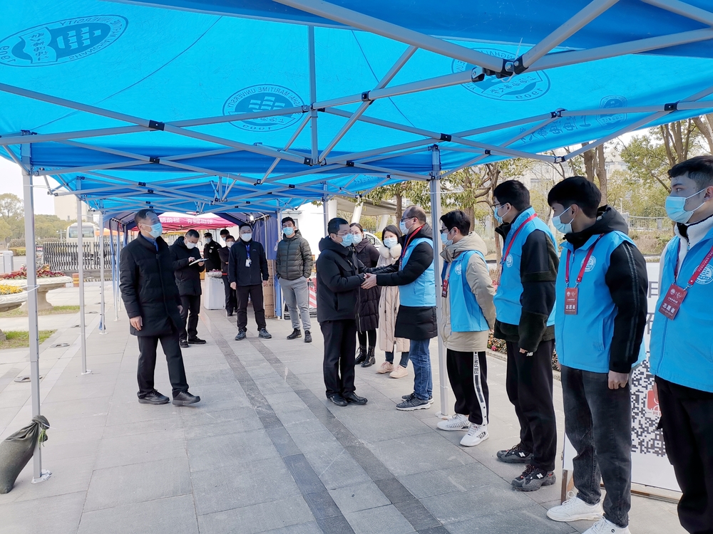 慰问疫情防控志愿者