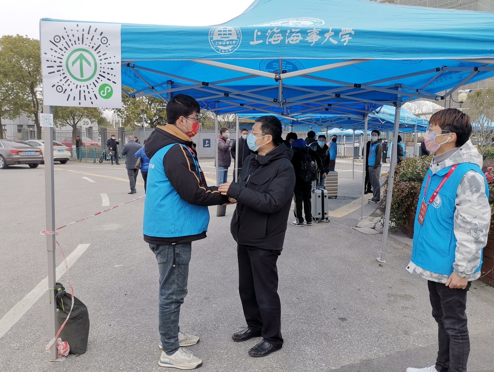 慰问疫情防控志愿者