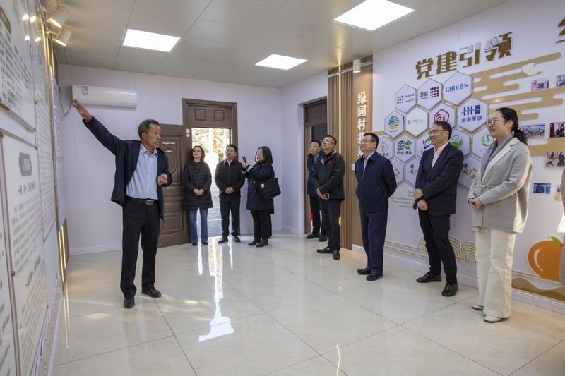 校党委书记宋宝儒一行调研乡村振兴工作并看望慰问驻村干部