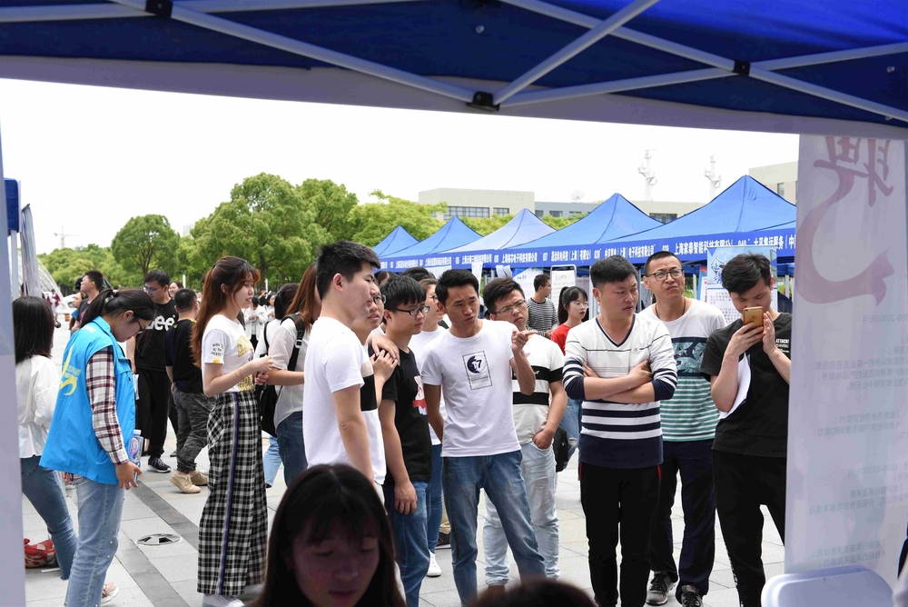 暑期实习专场招聘会现场