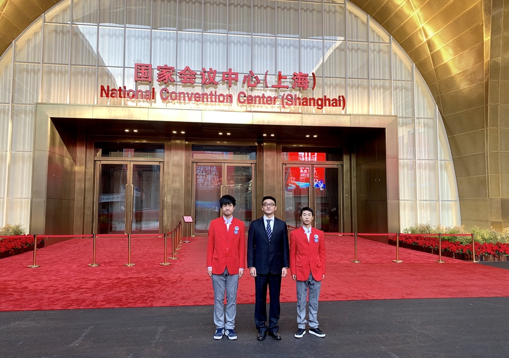 我校志愿者参加表彰会