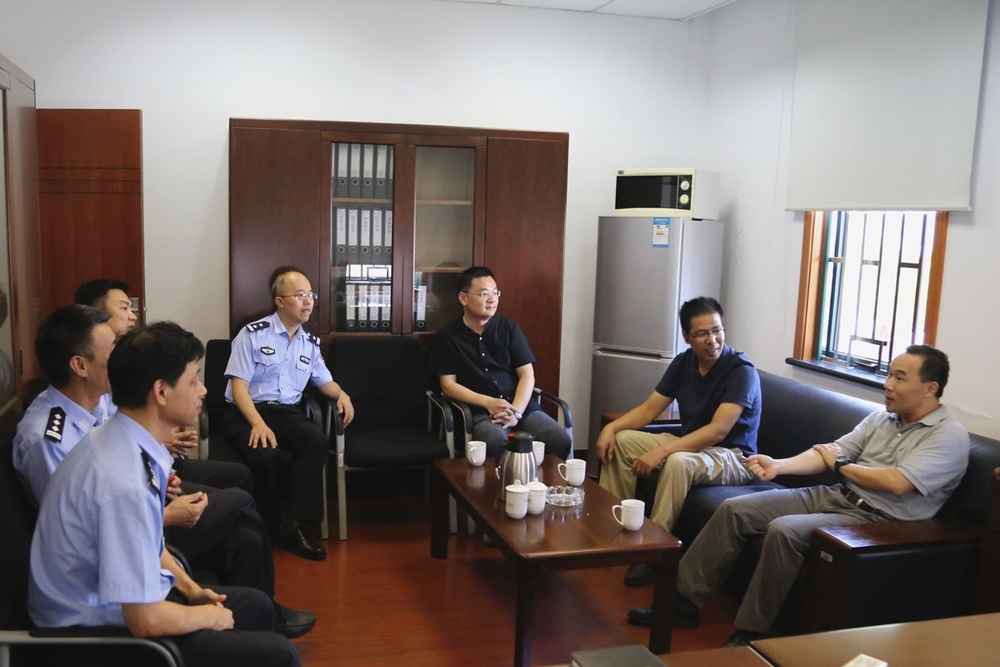 王海威副书记走访慰问临港公安、消防部门