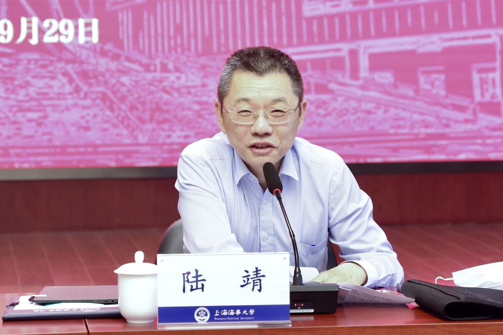 学校举办2022年退休教职工座谈会暨荣休教职工欢送仪式