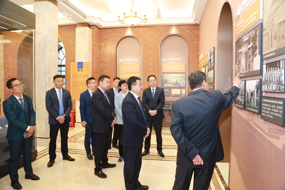 参观轮船招商总局一楼展厅