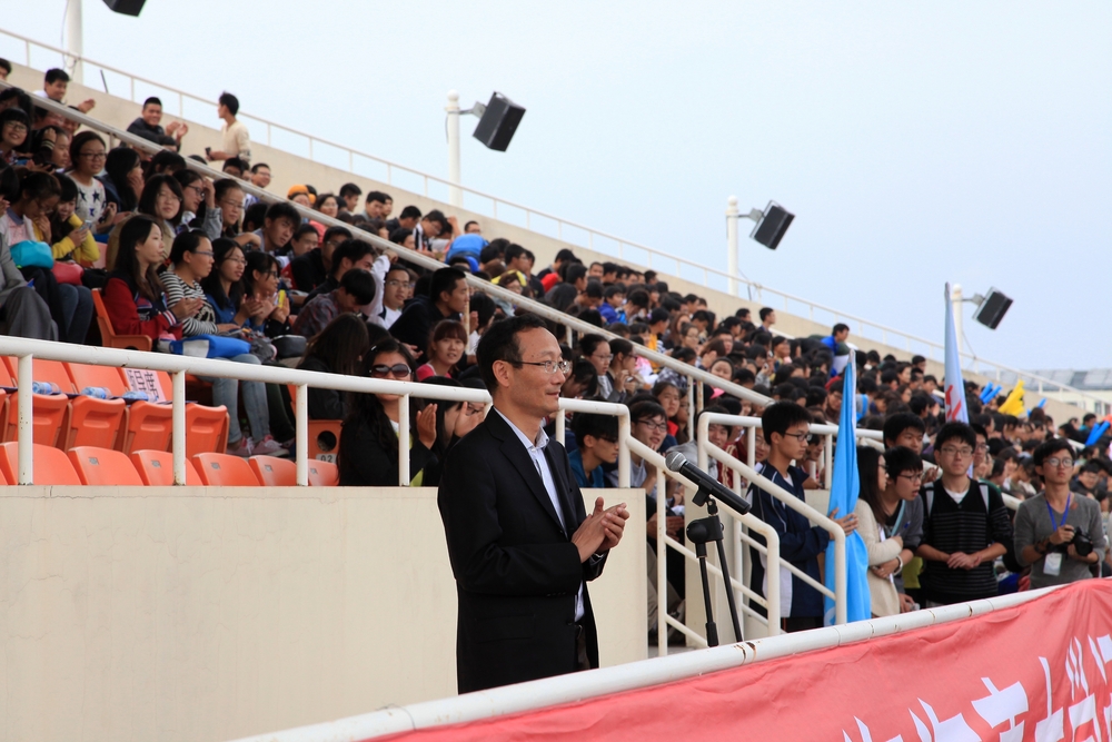 黄有方校长宣布2013年上海海事大学运动会开幕