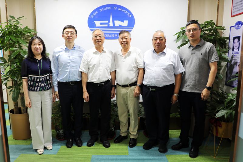 校领导率队拜访中国航海学会