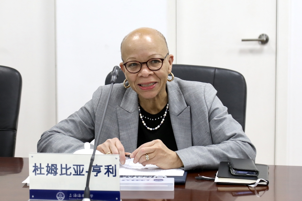 世界海事大学校长一行来访