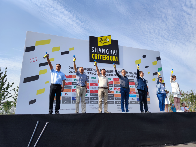 学校志愿者助力2021环法中国系列赛•临港新片区站