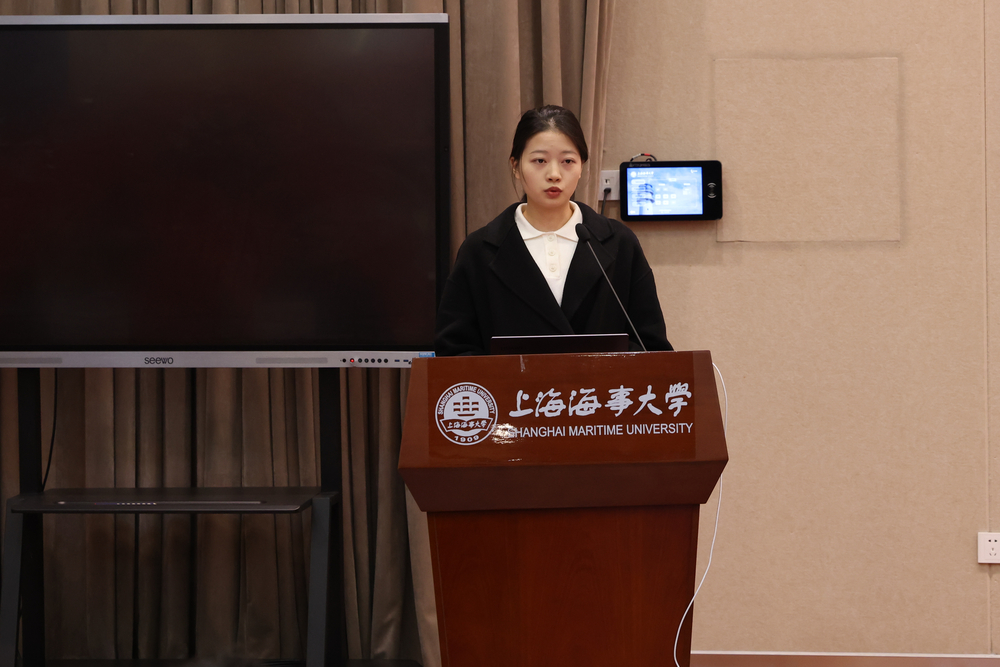 示范岗辅导员何航发言