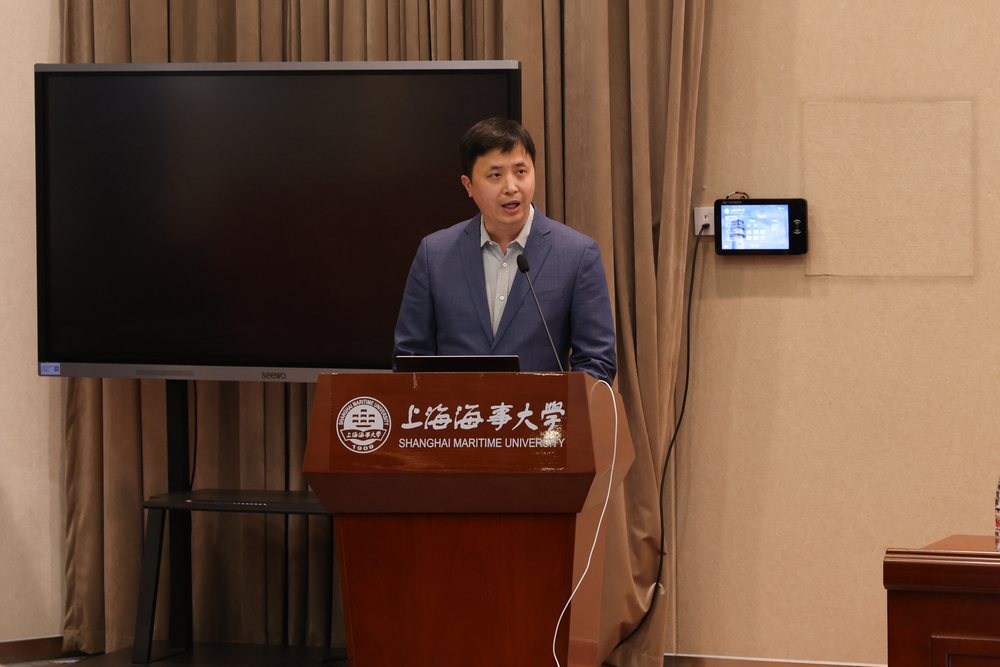 就业先进集体代表高涛发言